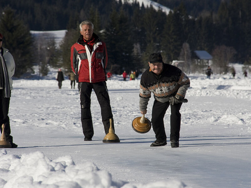 Curling Liptov30